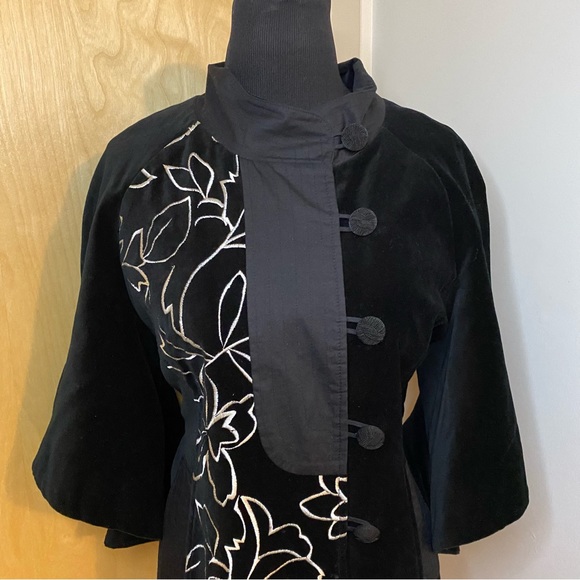Norm Thompson Vintage Black White Velvet Jacket Embroidery Kimono Sleeves Size M - Picture 7 of 17